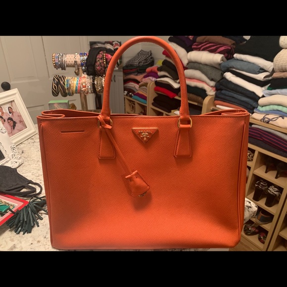 Prada handbag - Picture 1 of 7